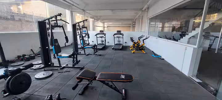 Leo – Modern 1BR - Image 17